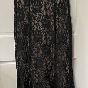 This is un elegant dress color black with silver sprinkles